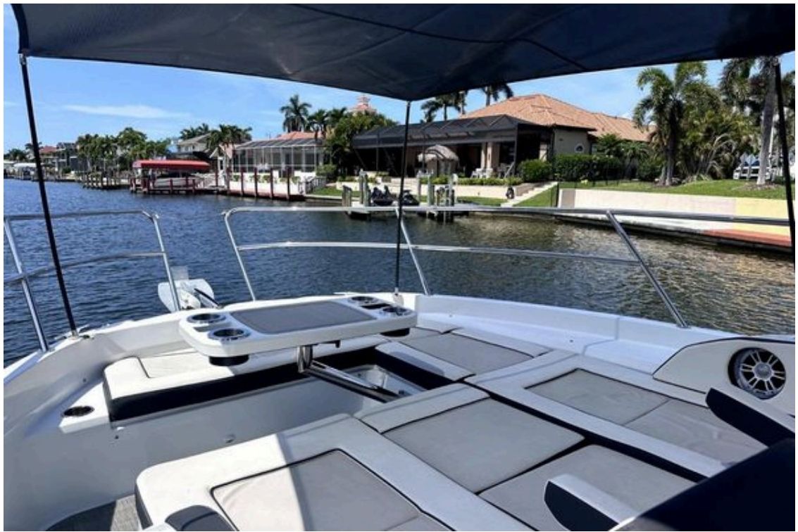Forward bow lounge with convertible table and sun pads
