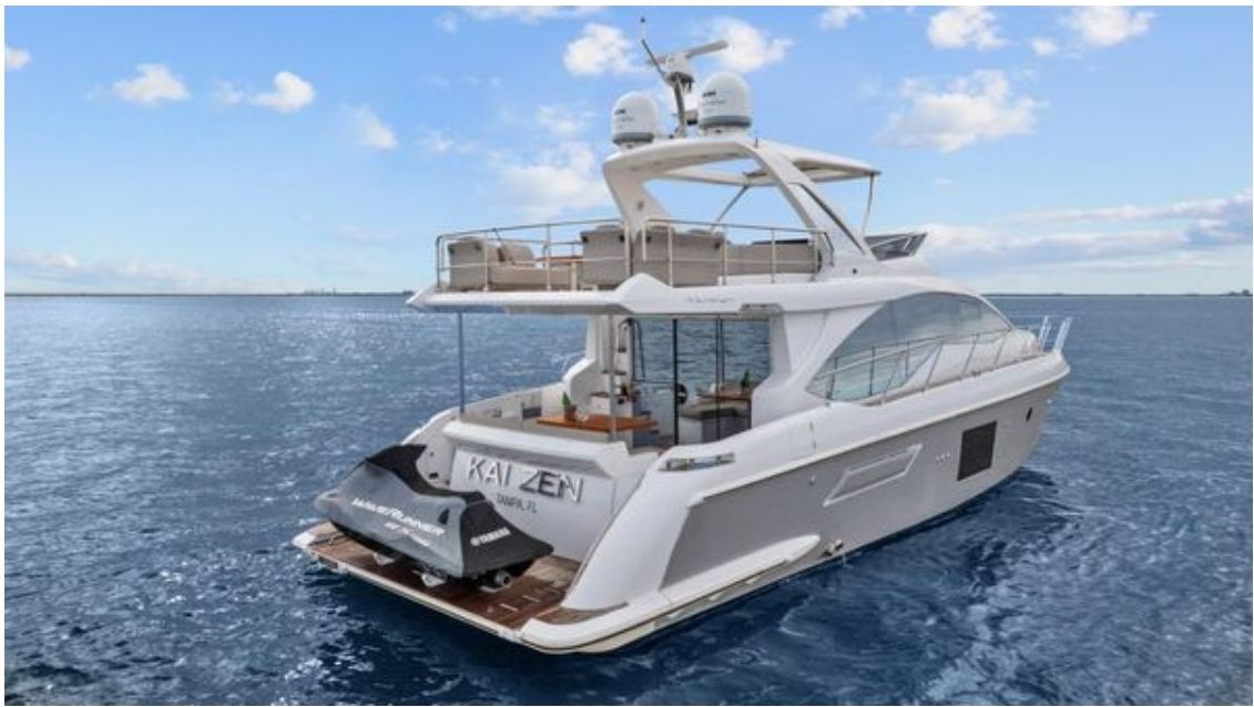 Azimut 55 Flybridge profile view